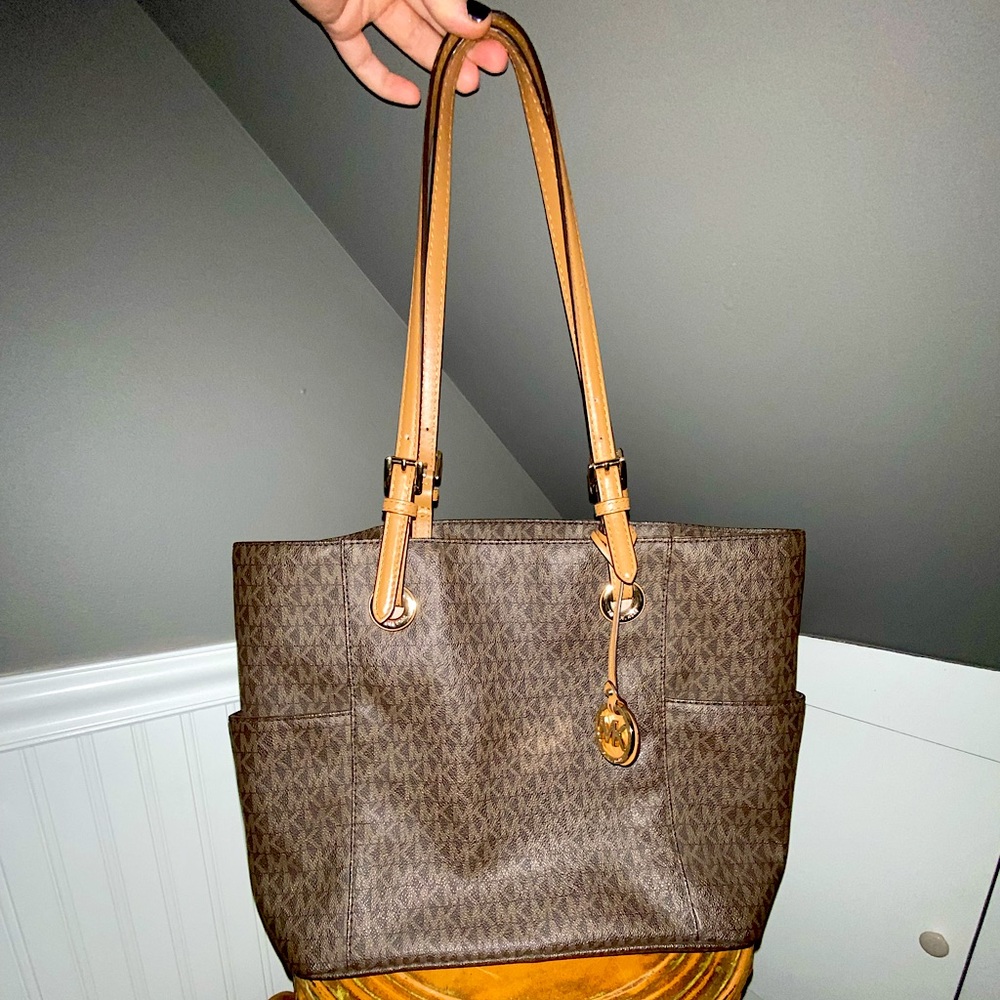 ✰ Like New Michael Kors MK Brown Jet Set Tote ✰